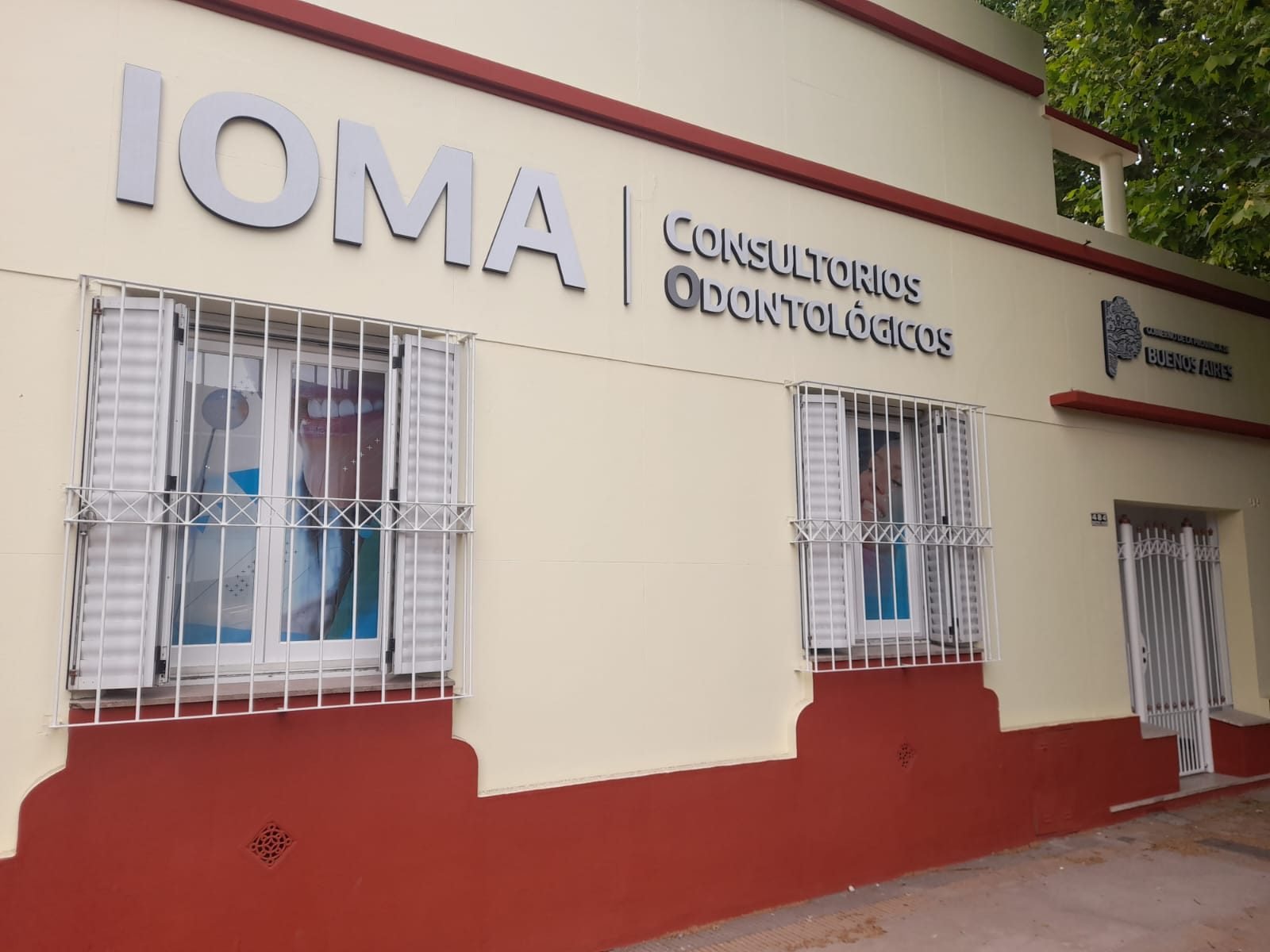 Frente del consultorio de Adyda Dental en Entre Ríos 484, Quilmes Este